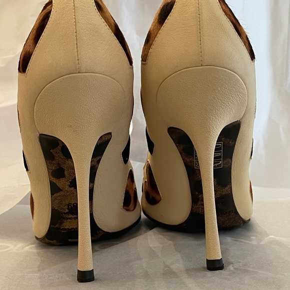 New With Box! Dolce & Gabbana Cream Heart Print Peep-Toe Heels Leopard Sole 39 - Picture 10 of 16